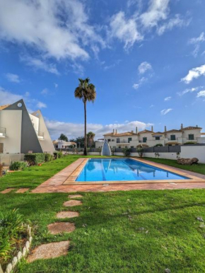 Villa Quintaloes, 5 mins from Old Town Albufeira